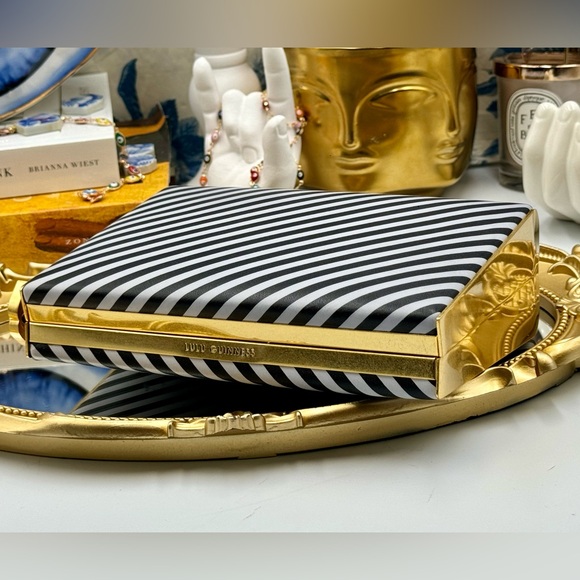 🆕 LULU GUINNESS 🧿 Karlie Leather Striped Clutch with Lip Closure, Black/White - Picture 8 of 12